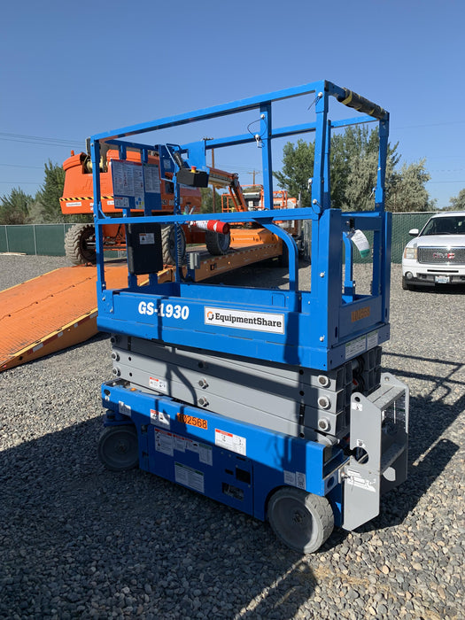 2020 Genie GS-1930 Solid Non Marking Tires, Beacon, Folding rails with half height swing gate, 800W Inverter