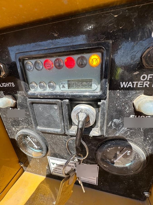 2023 Vac-Tron LP573XDT T4 Koehler Diesel Engine, 500 Gallon Debris Tank, x2 100 Gallon Water Tanks