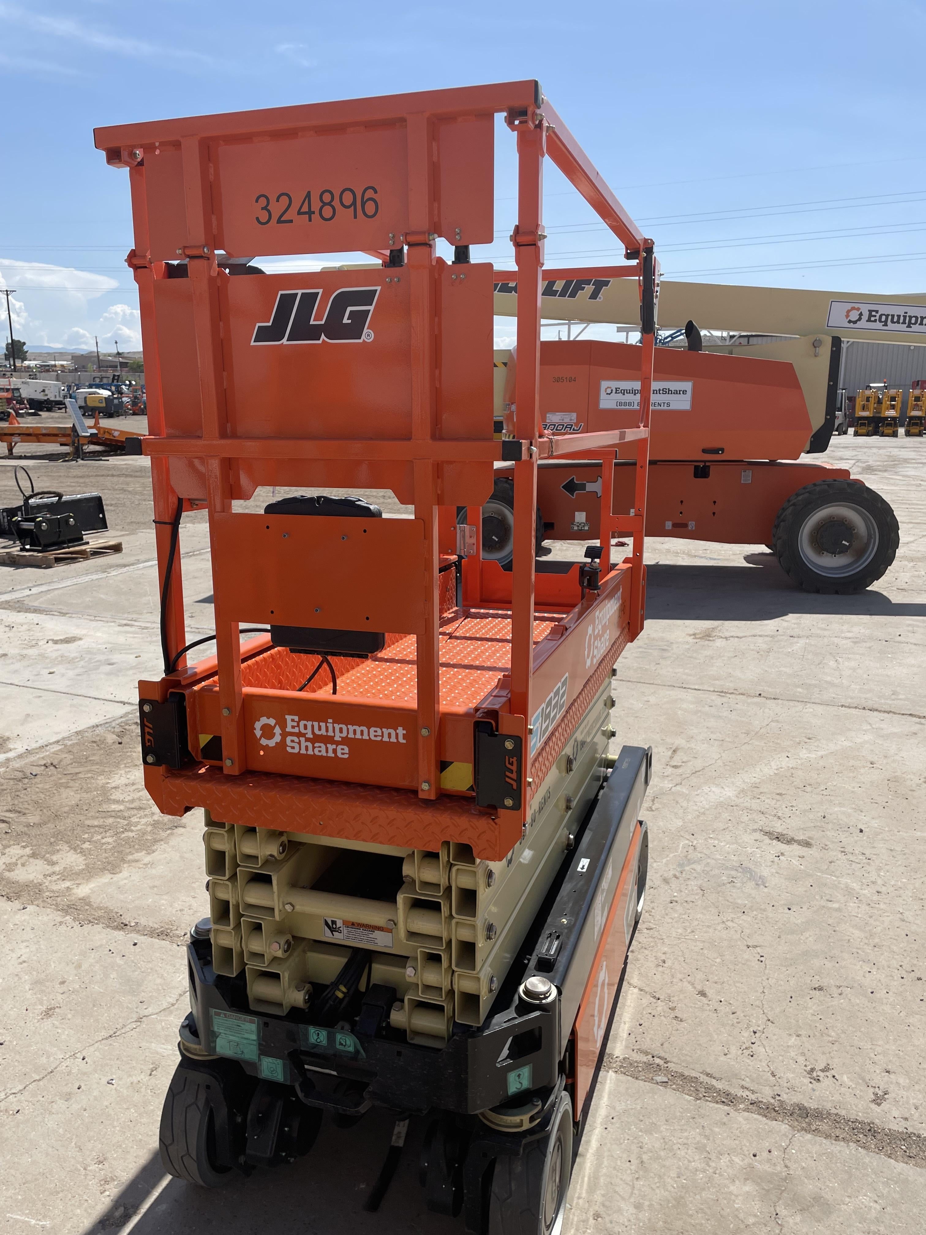 2023 JLG ES1932