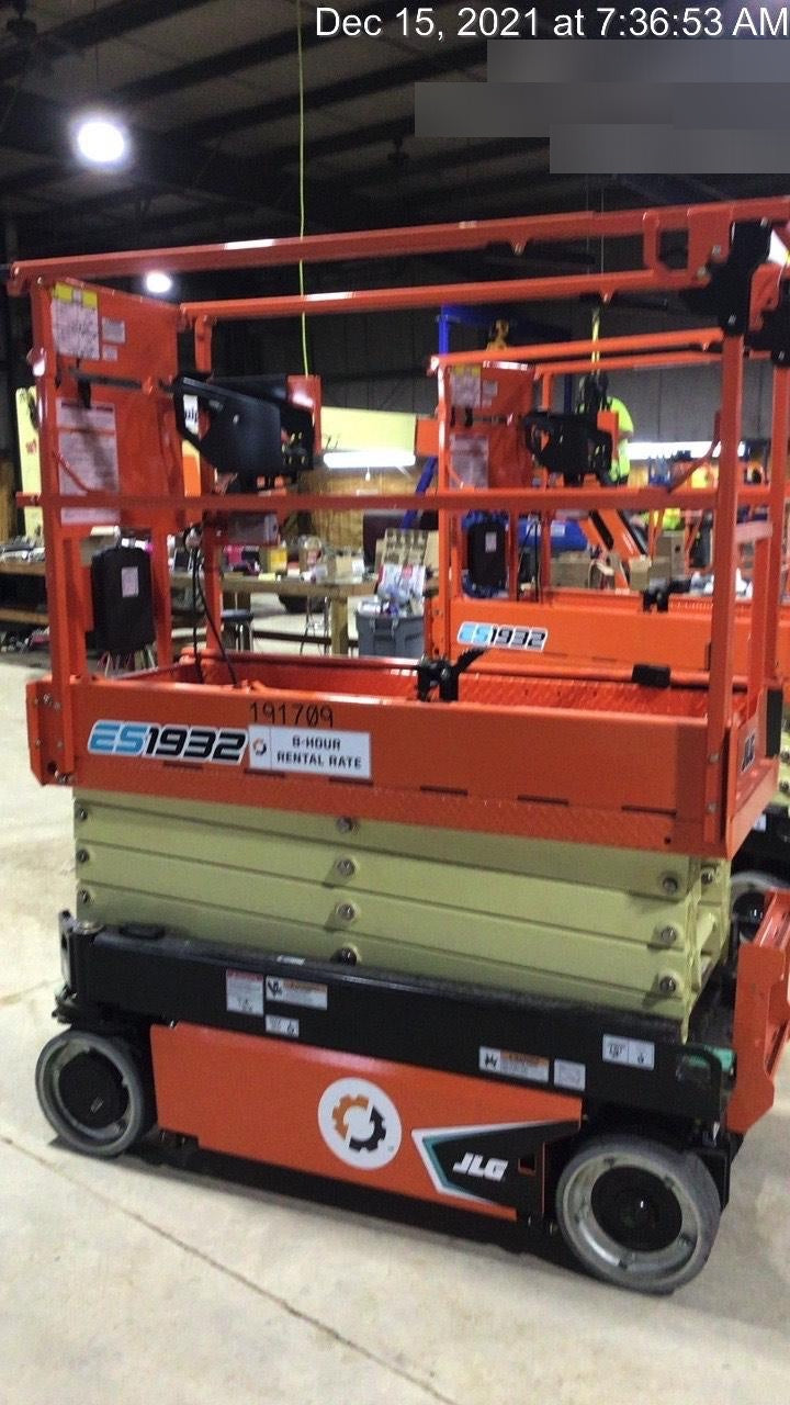 2021 JLG ES1932