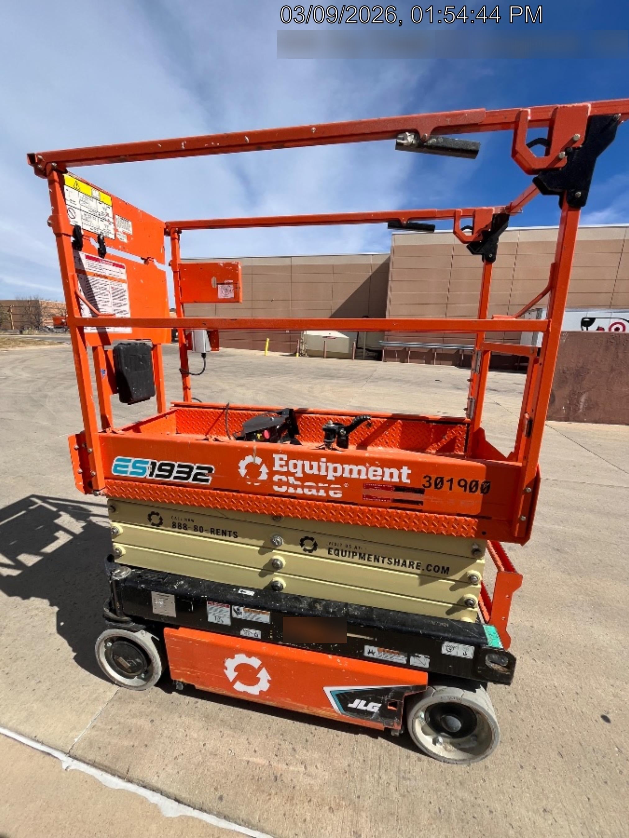 2023 JLG ES1932
