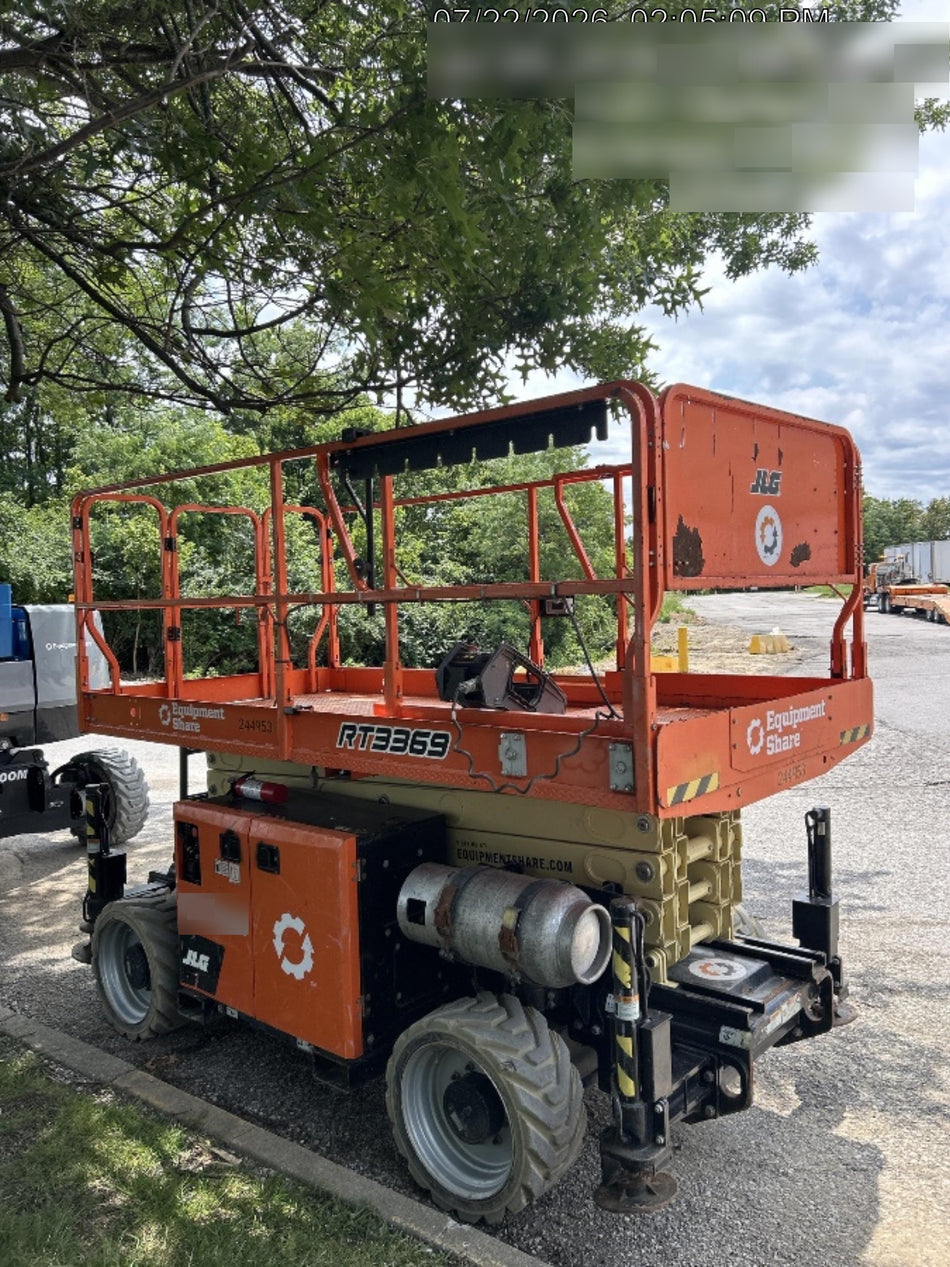 2022 JLG RT3369