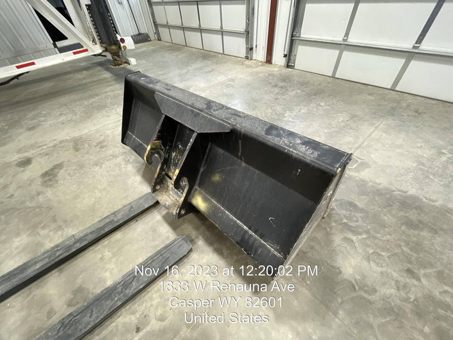 2016 SKYTRAK 70" Bucket, Telehandler 6k-7k