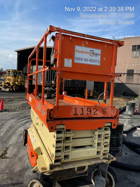 2016 JLG 3246ES