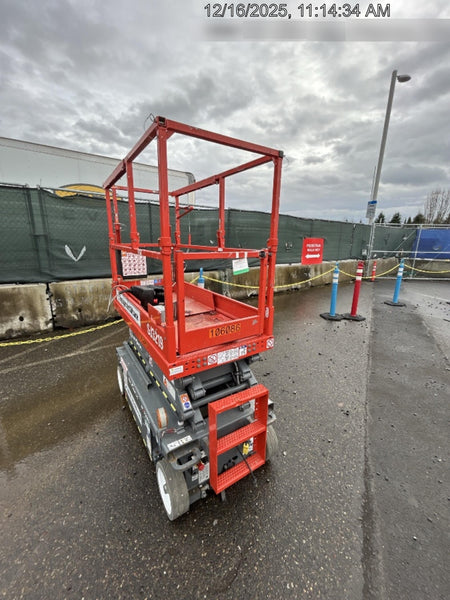 2020 Skyjack SJIII-3219 Solid NM Tires, Half height spring hinged entry gate, Dual Beacons, 800W Inverter