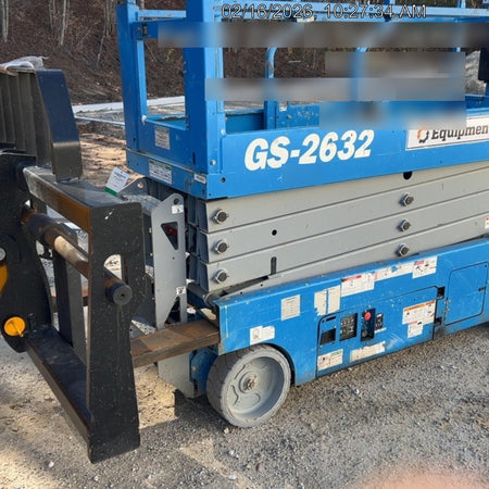 2019 Genie GS-2632 Folding rails with half height swing gate