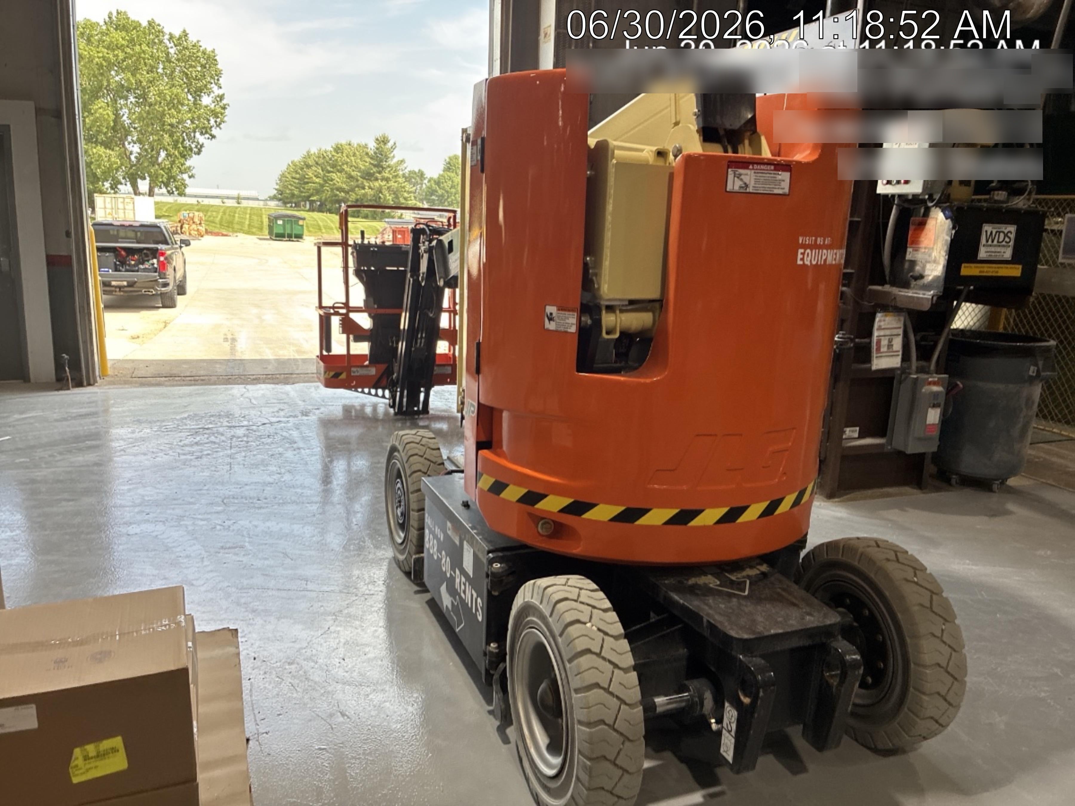 2025 JLG E300AJP