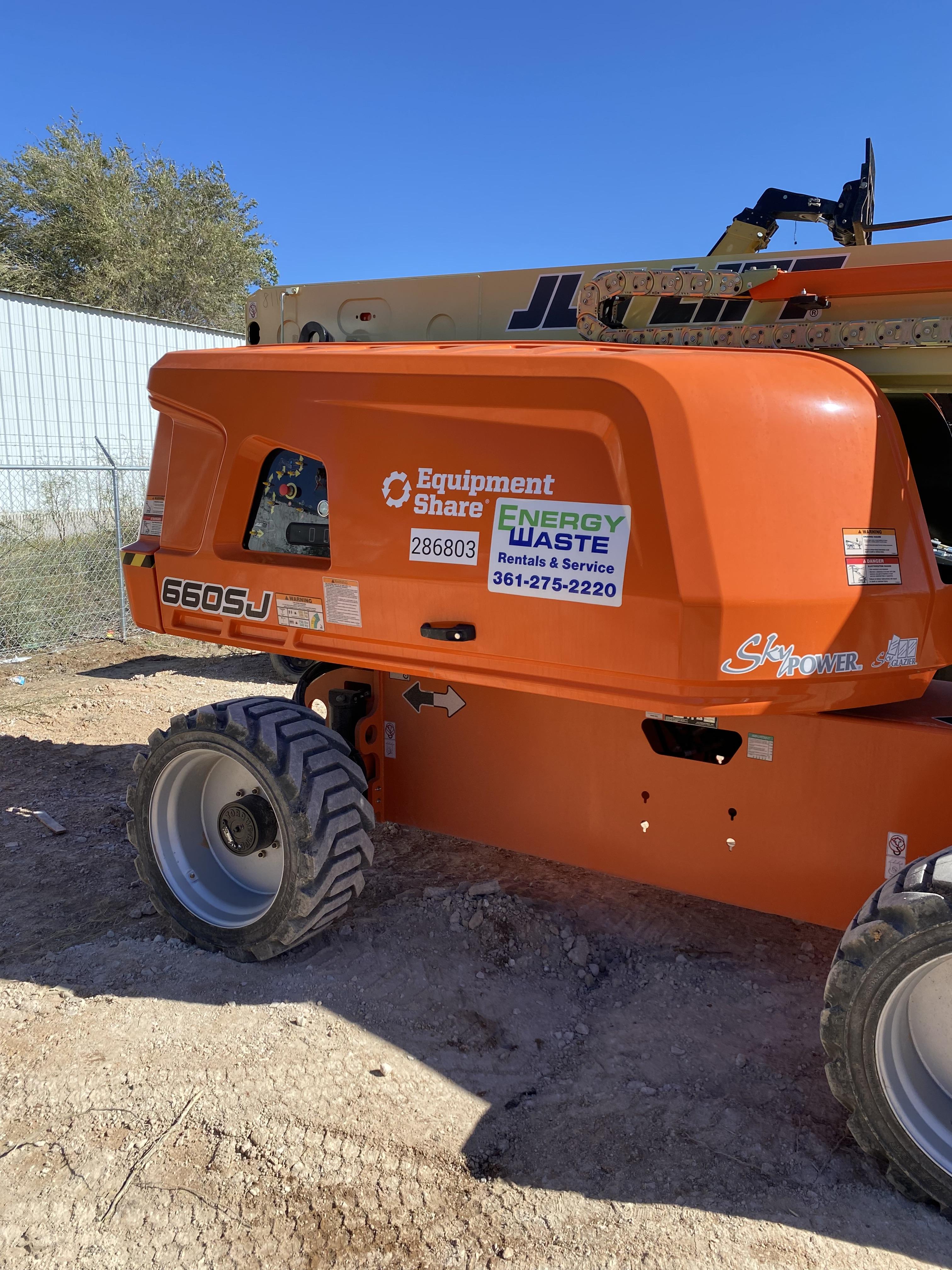 2022 JLG 660SJ