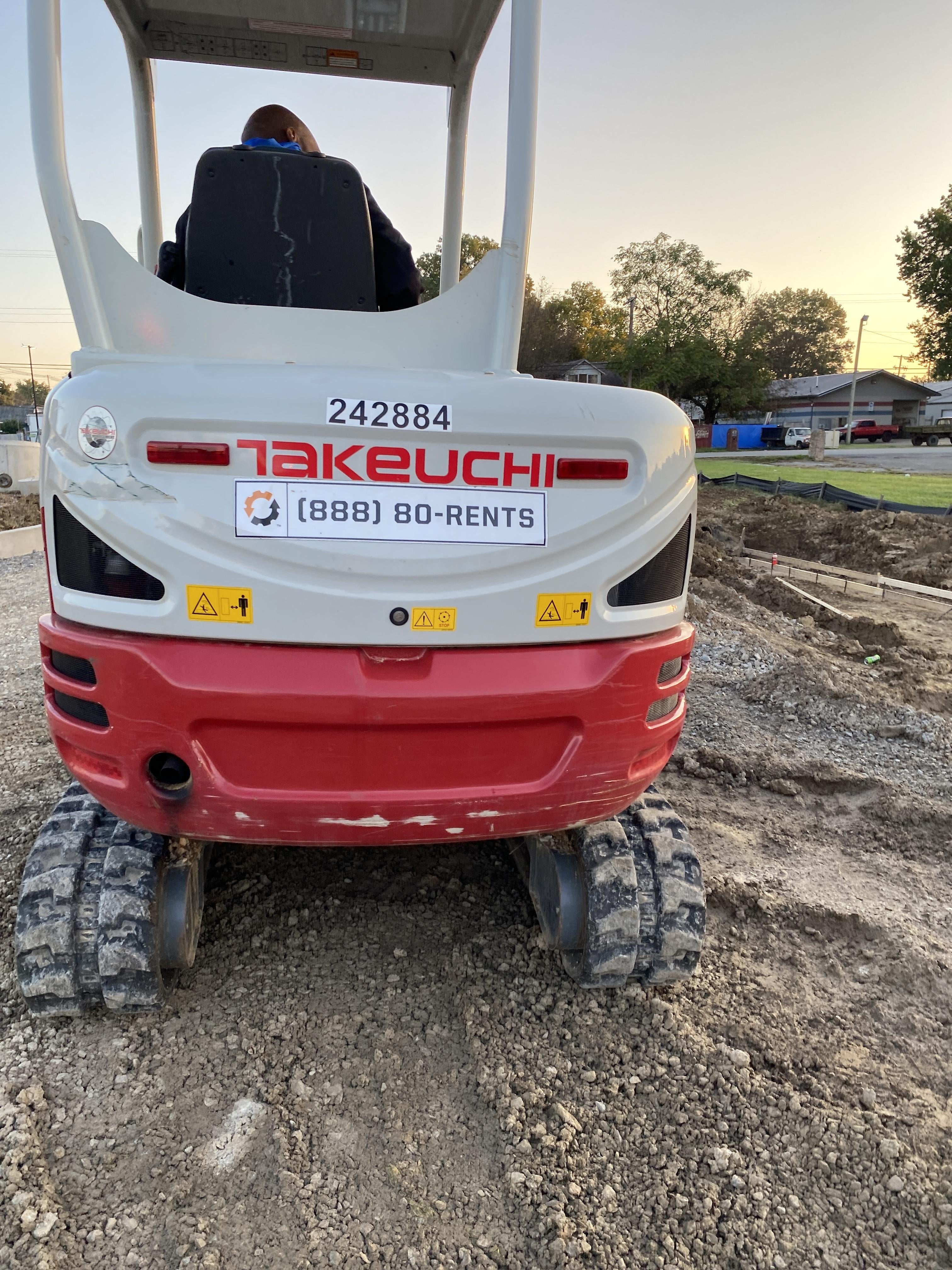 2022 TAKEUCHI TB235-2R