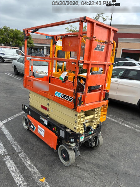 2022 JLG ES1932