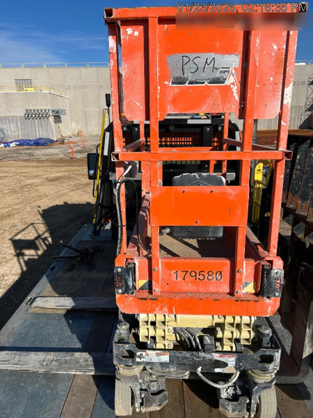 2021 JLG ES1330L
