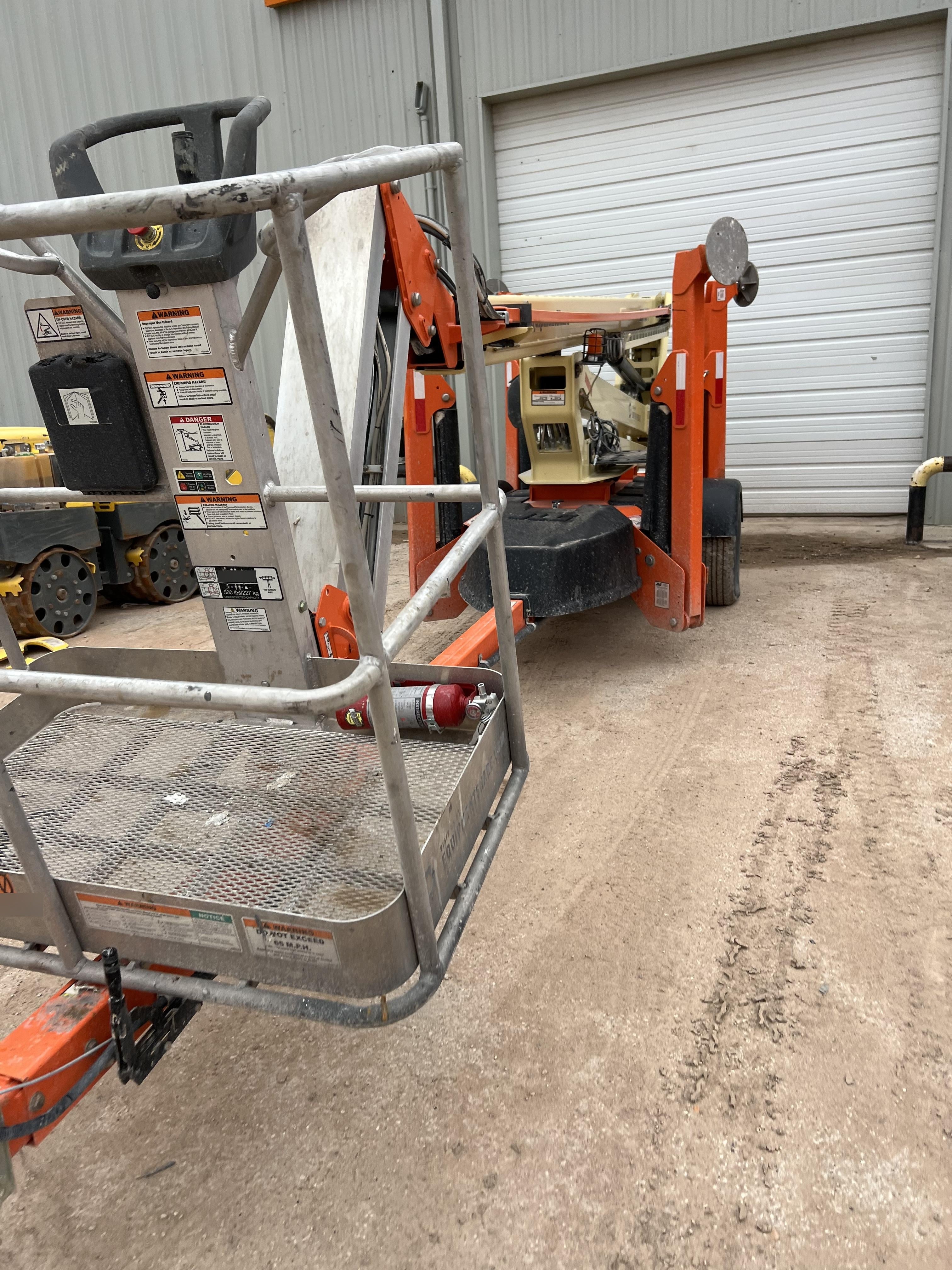 2023 JLG T500J