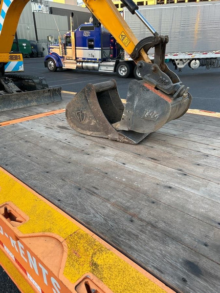2025 TAG MANUFACTURING 18" Bucket - Tag