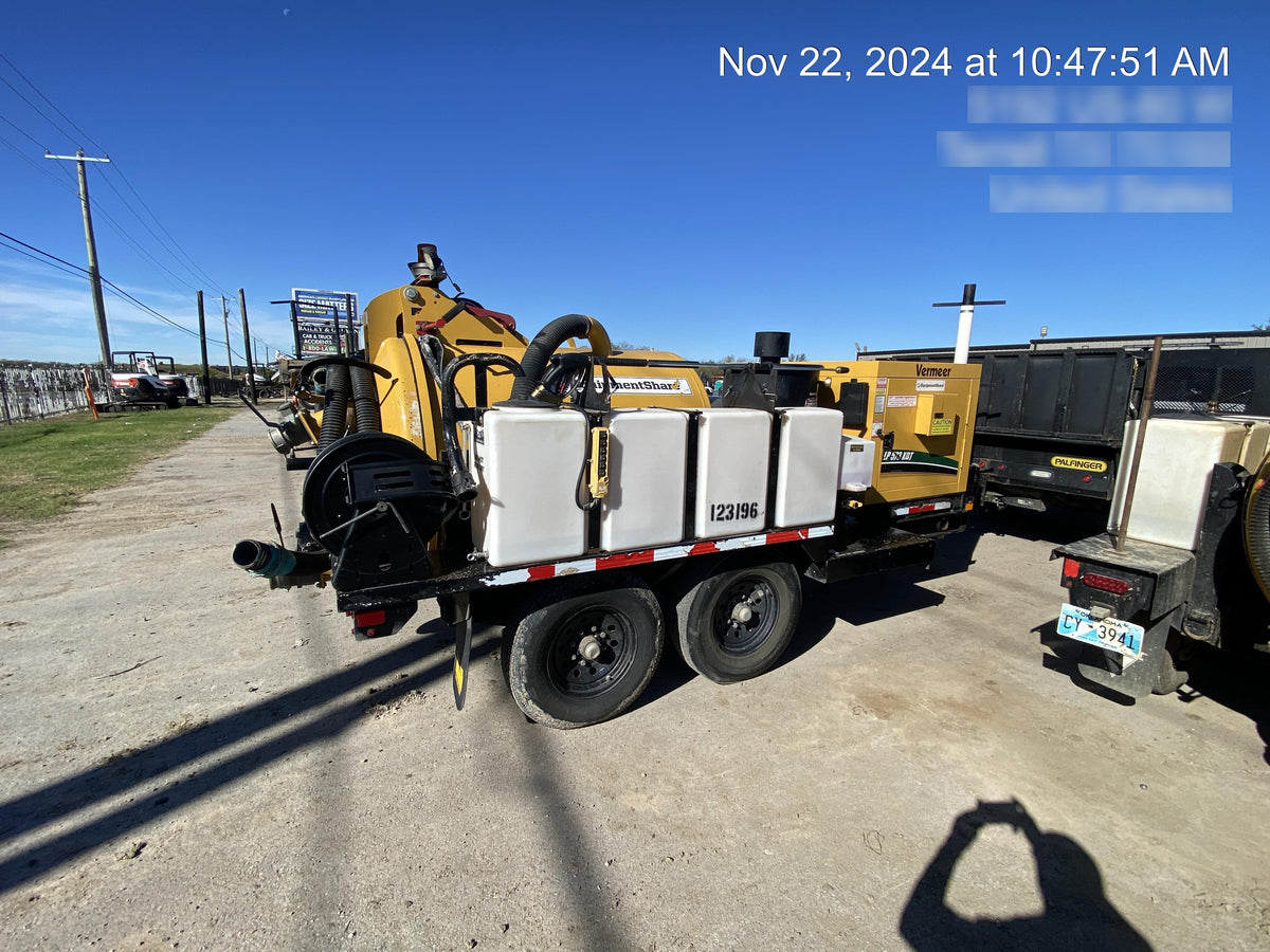 2021 Vac-Tron LP573XDT 500 Gallon Debris Tank w/ Hydraulic Tilt, two (2) 100 Gallon Water Tanks, Low Profile Torsion Axles (12,000 GVWR)