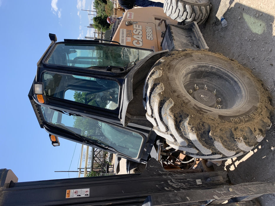 2019 CASE 588H
