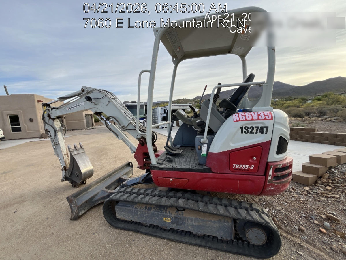 2021 TAKEUCHI TB235-2R