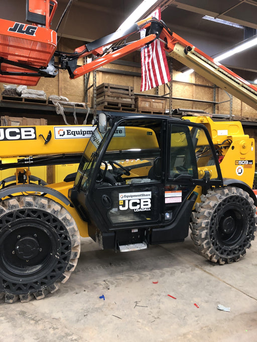 2019 JCB 509-42 Cab/Heat/Air, 74 HP, Solid Tires, STD Worklight, Beacon, Aux Hydraulics, Lifting Eye, Back up Alarm w/66" Carriage/60" Forks