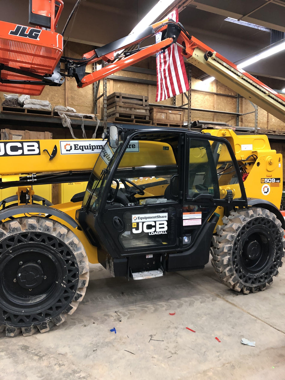 2019 JCB 509-42 Cab/Heat/Air, 74 HP, Solid Tires, STD Worklight, Beacon, Aux Hydraulics, Lifting Eye, Back up Alarm w/66" Carriage/60" Forks