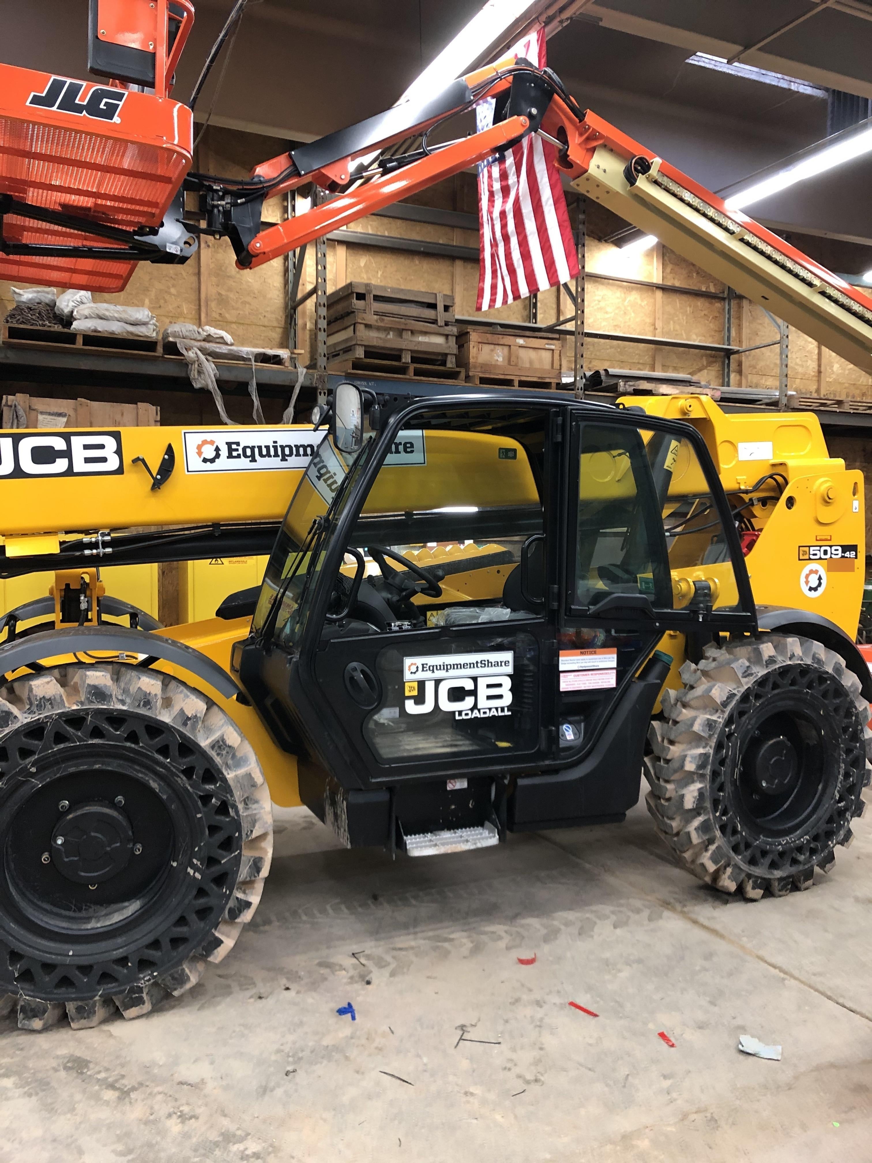 2019 JCB 509-42 Cab/Heat/Air, 74 HP, Solid Tires, STD Worklight, Beacon, Aux Hydraulics, Lifting Eye, Back up Alarm w/66" Carriage/60" Forks