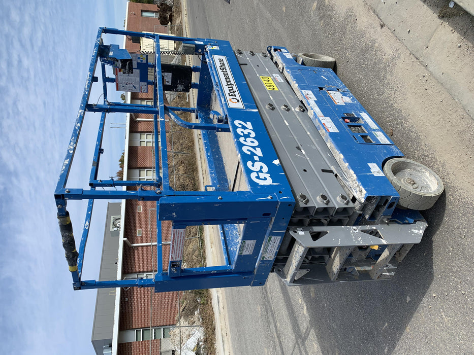 2019 Genie GS-2632 Folding rails with half height swing gate