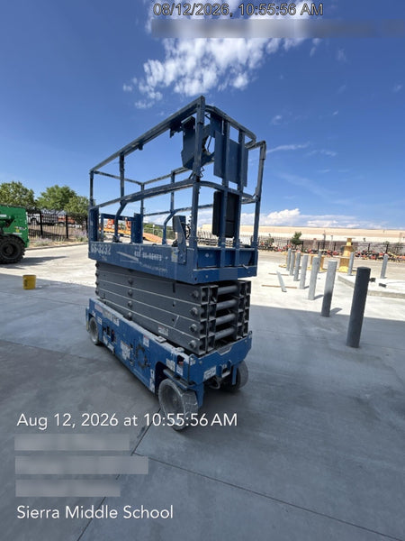 2019 Genie GS-3232 Folding rails with half height swing gate, 800 Amp Inverter