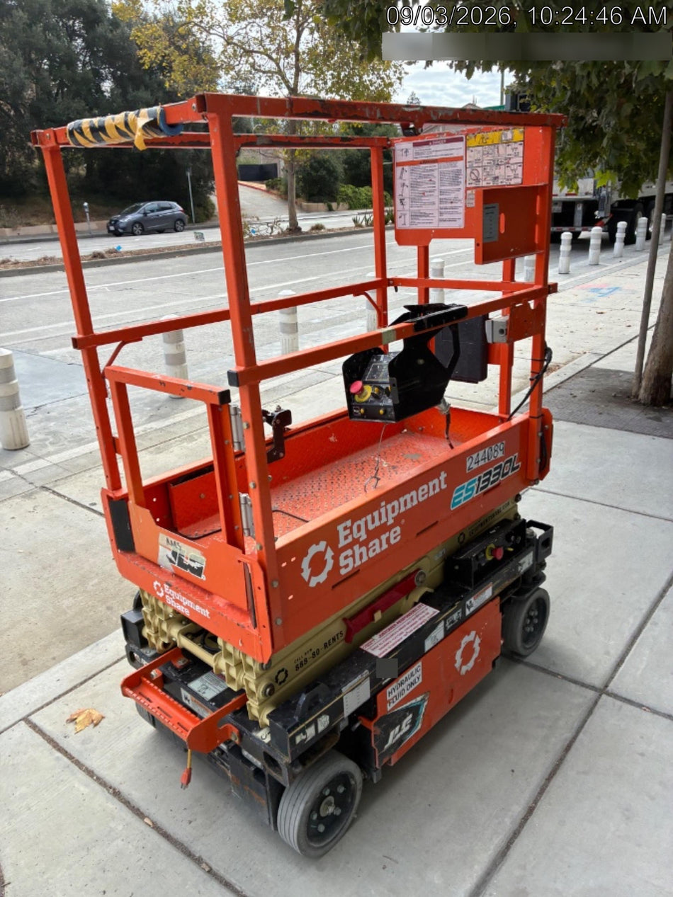 2022 JLG ES1330L