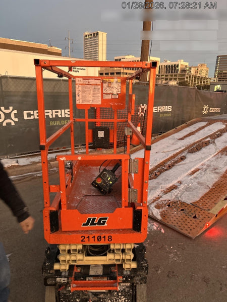2022 JLG ES1330L