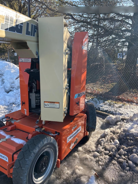 2022 JLG E300AJP