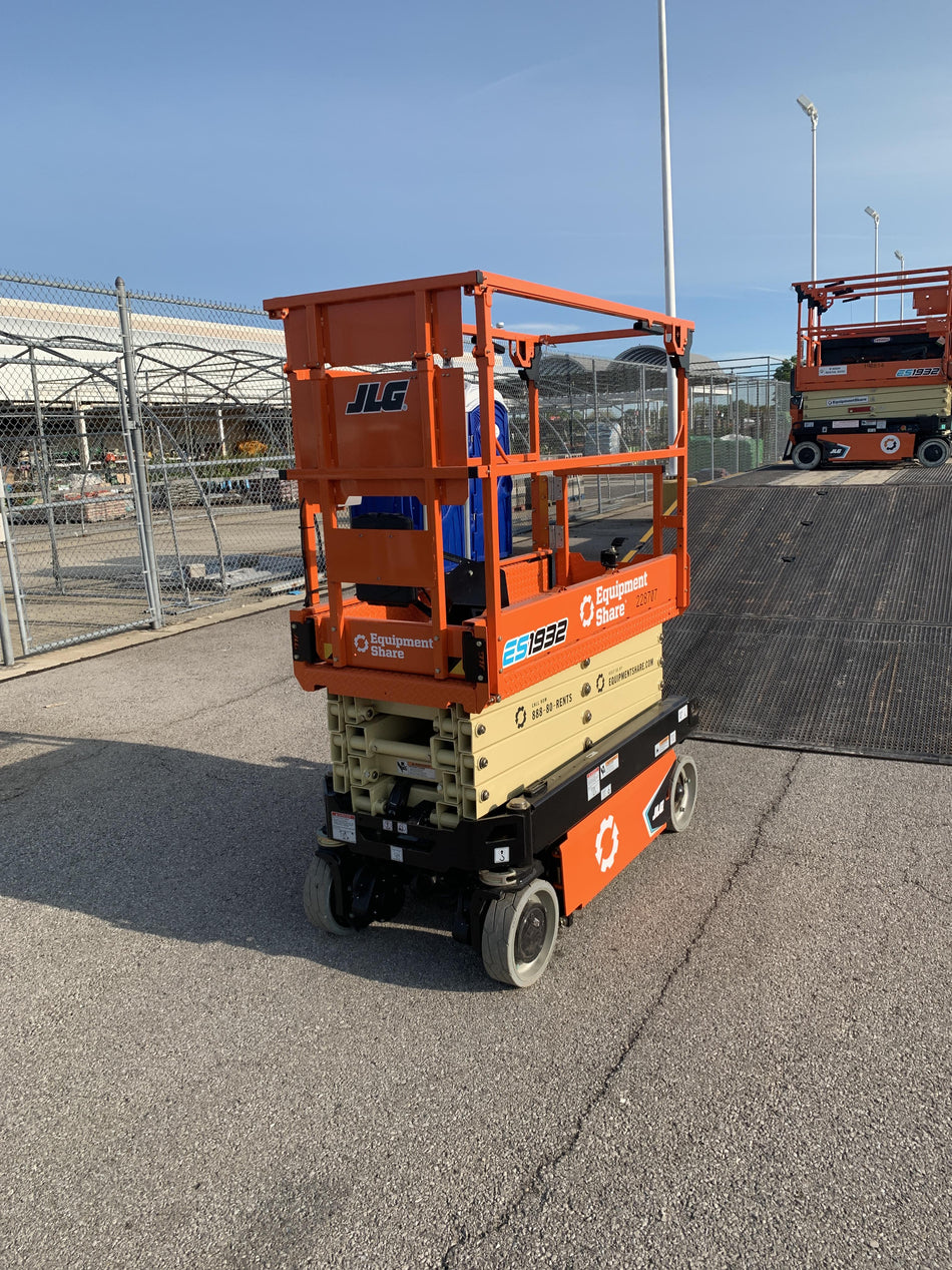 2022 JLG ES1932