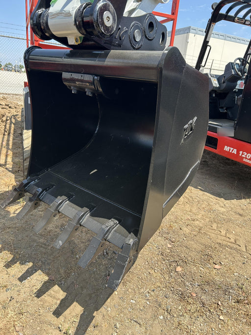2025 TAKEUCHI 36" Bucket - Takeuchi
