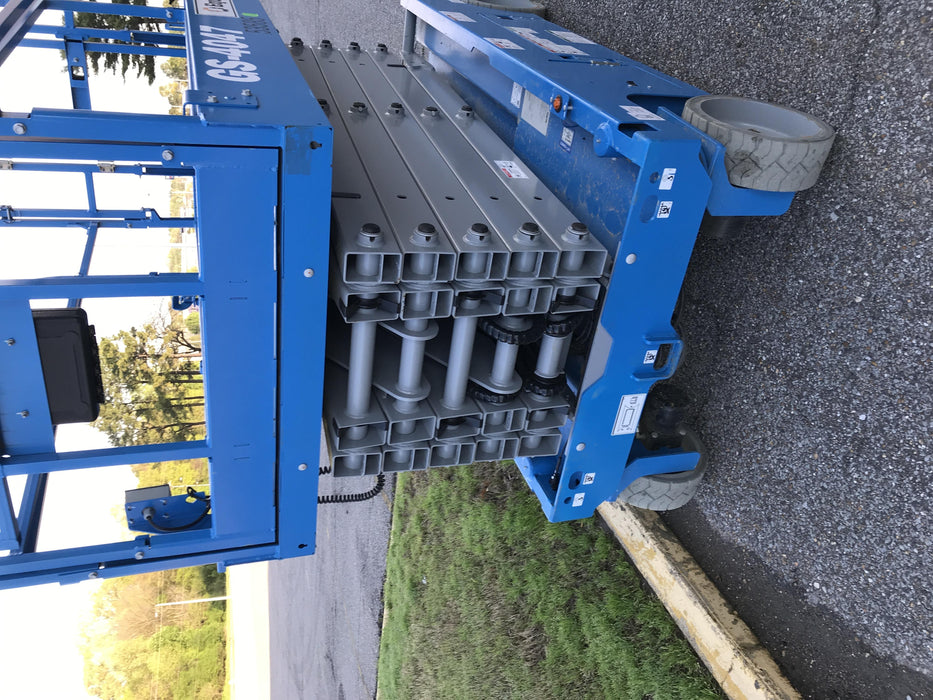 2019 Genie GS-4047 Folding rails with half height swing gate