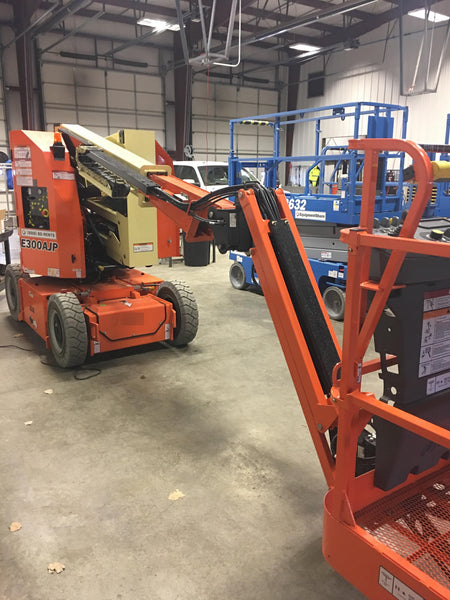 2019 JLG E300AJP
