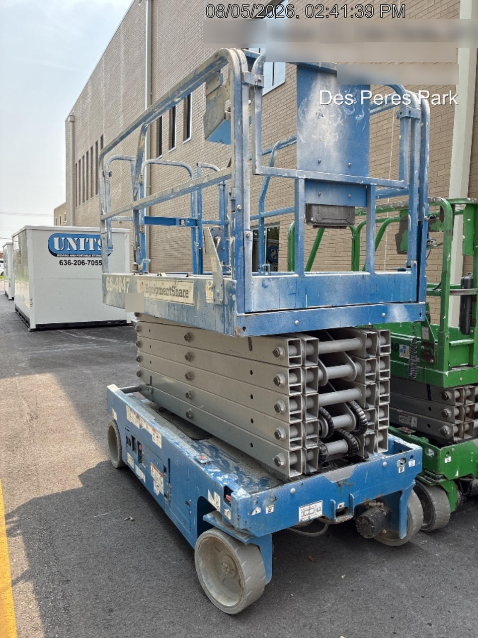 2019 Genie GS-4047 Folding rails with half height swing gate