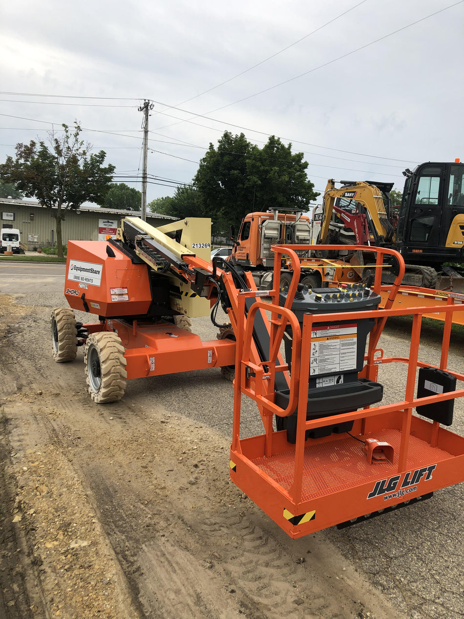 2022 JLG 340AJ