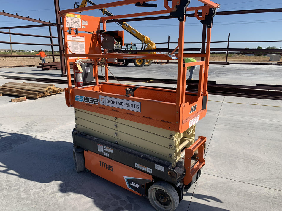 2021 JLG ES1932
