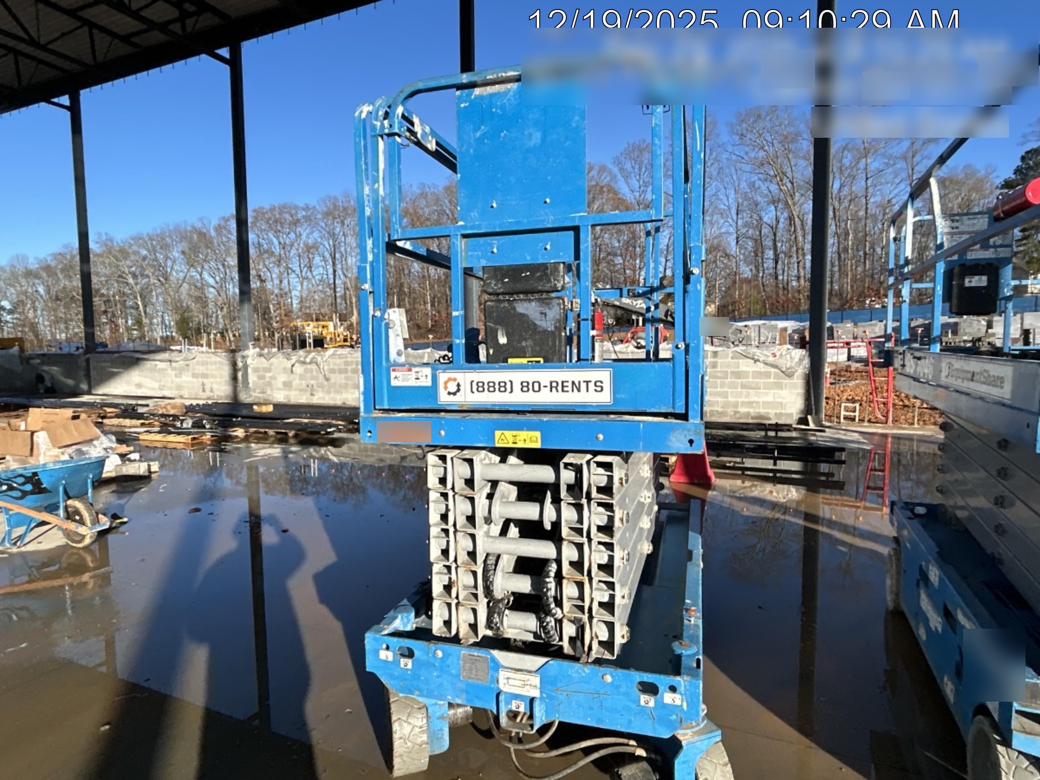 2019 Genie GS-4047 Folding rails with half height swing gate