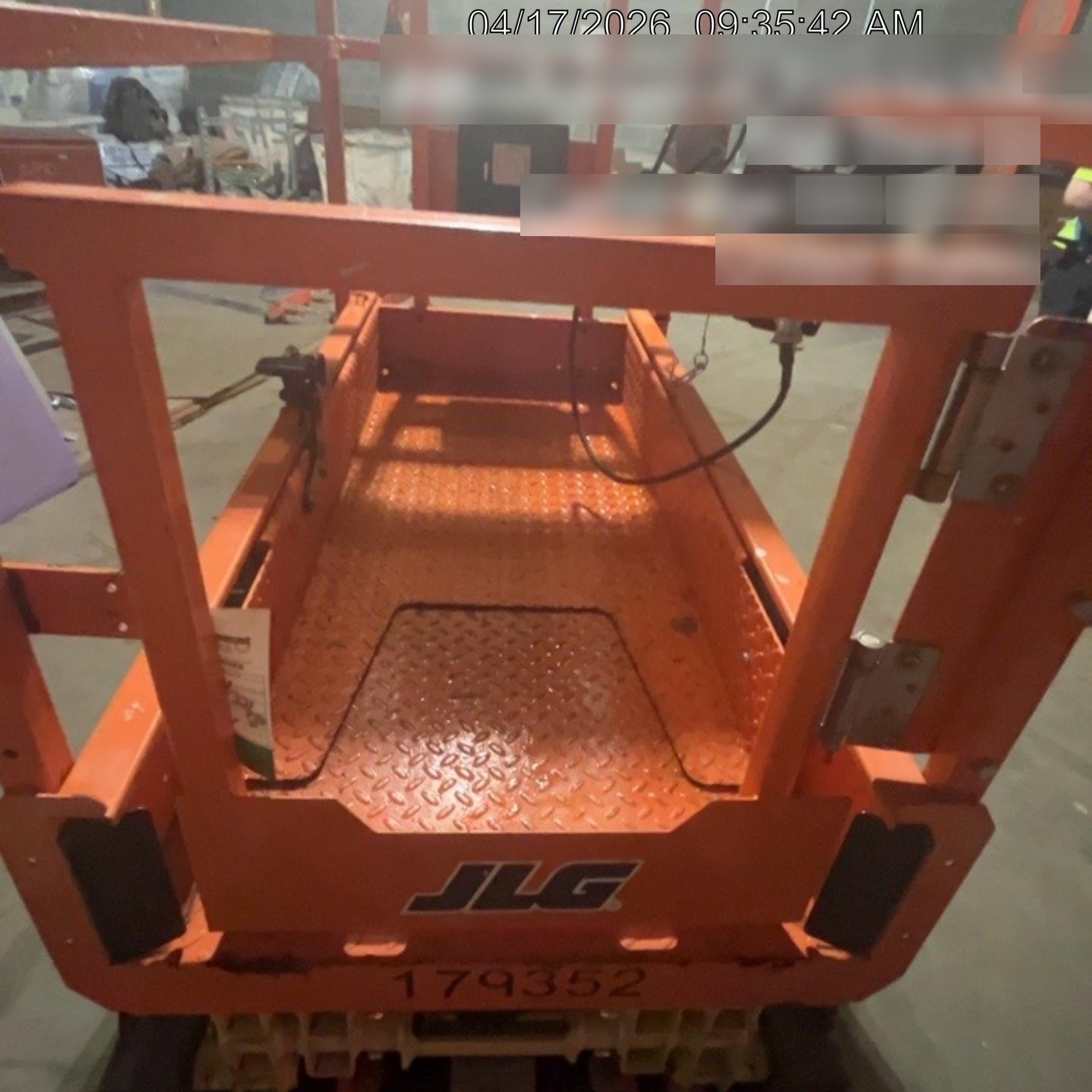 2021 JLG ES1330L