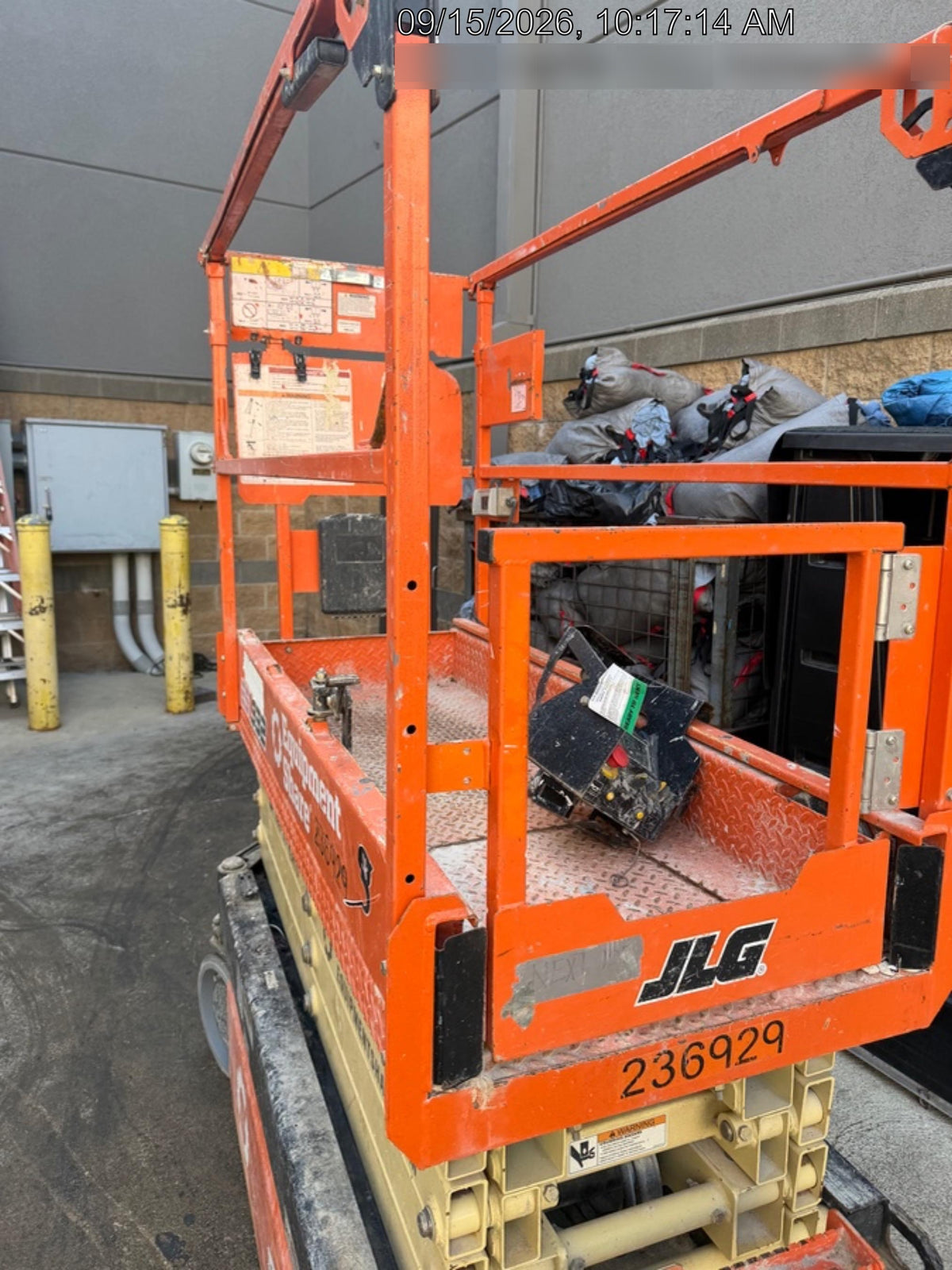 2022 JLG ES1932