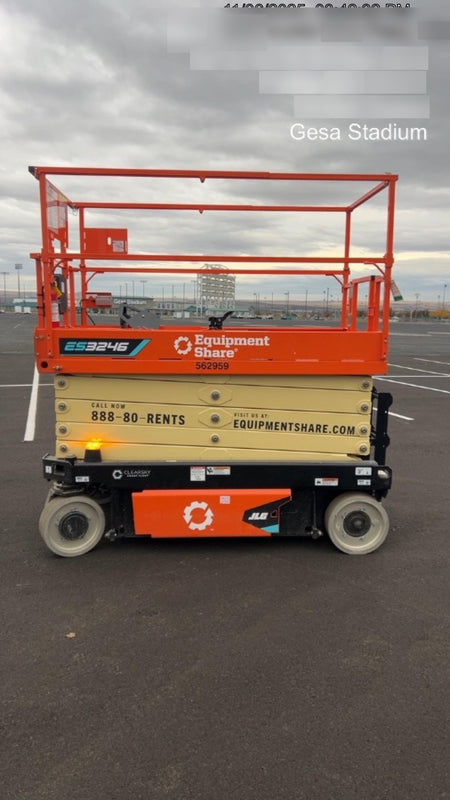 2025 JLG ES3246