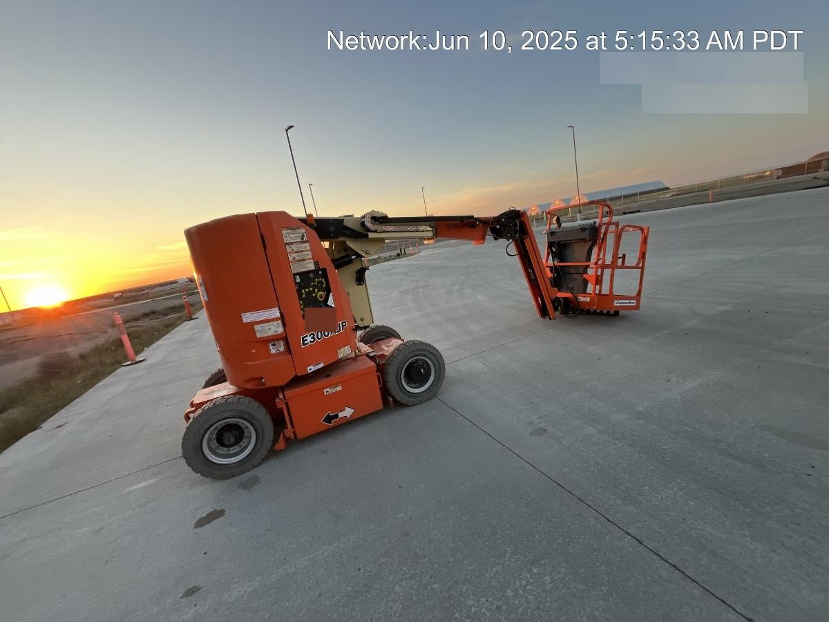2019 JLG E300AJP