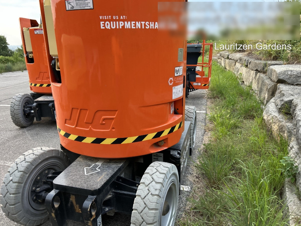 2025 JLG E300AJP