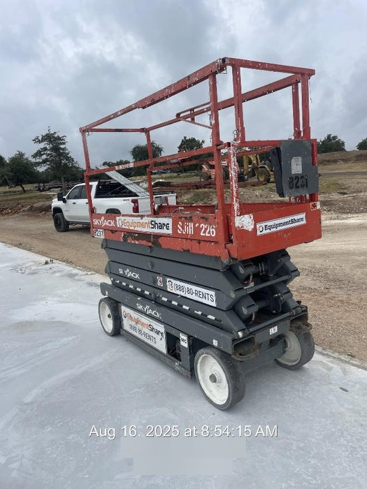 2018 Skyjack SJIII-3226 Skyjack SJIII3226 Scissor Lift w/Trojan Batteries