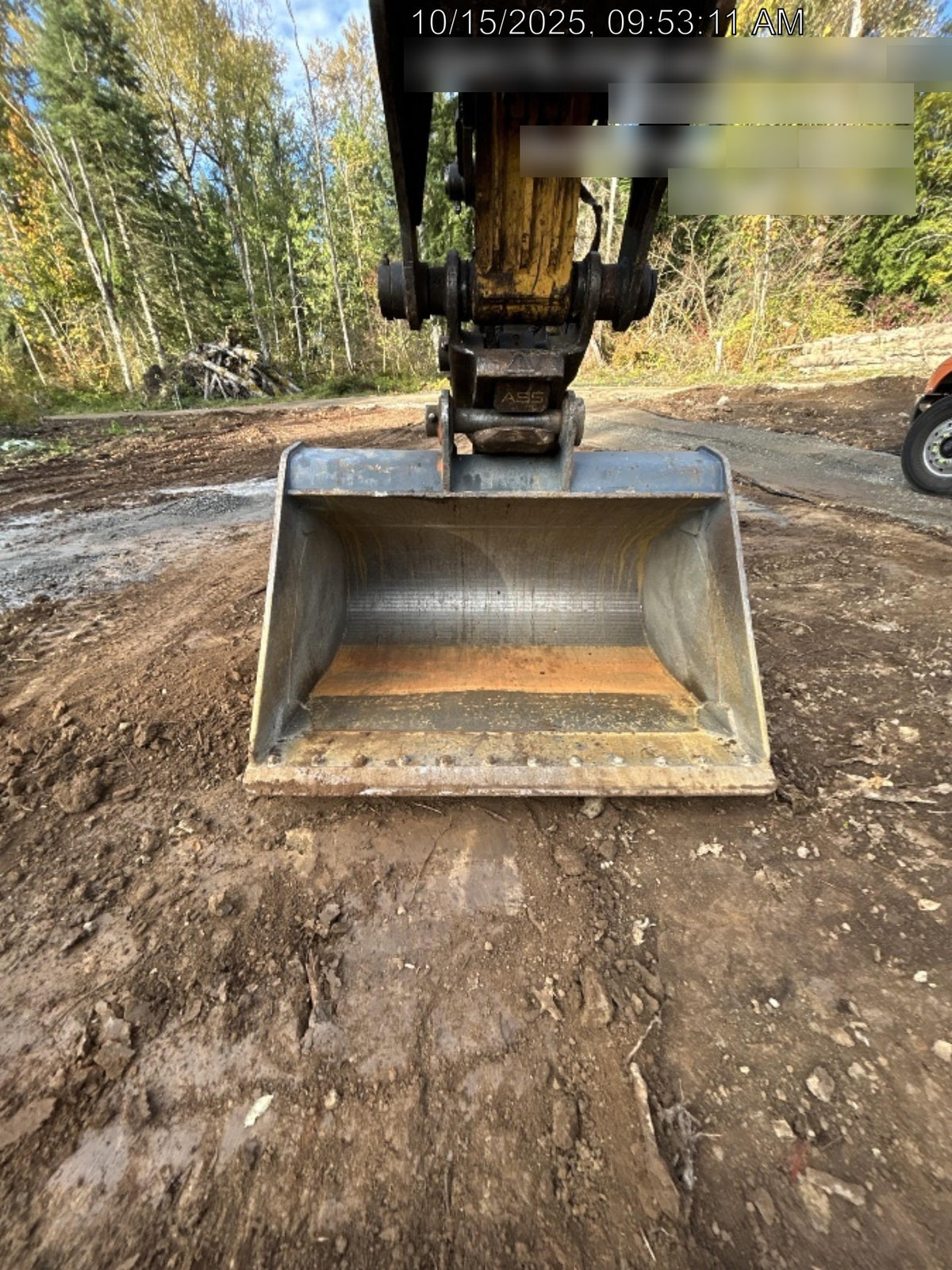 2025 HITACHI 54" Bucket - Hitachi