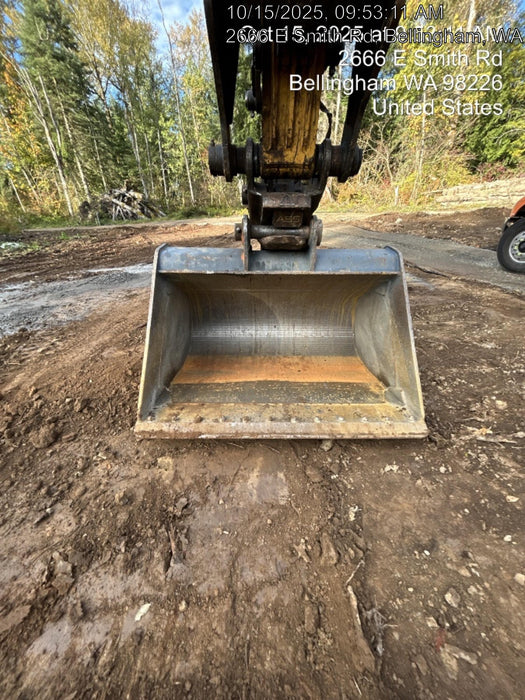 2025 HITACHI 54" Bucket - Hitachi