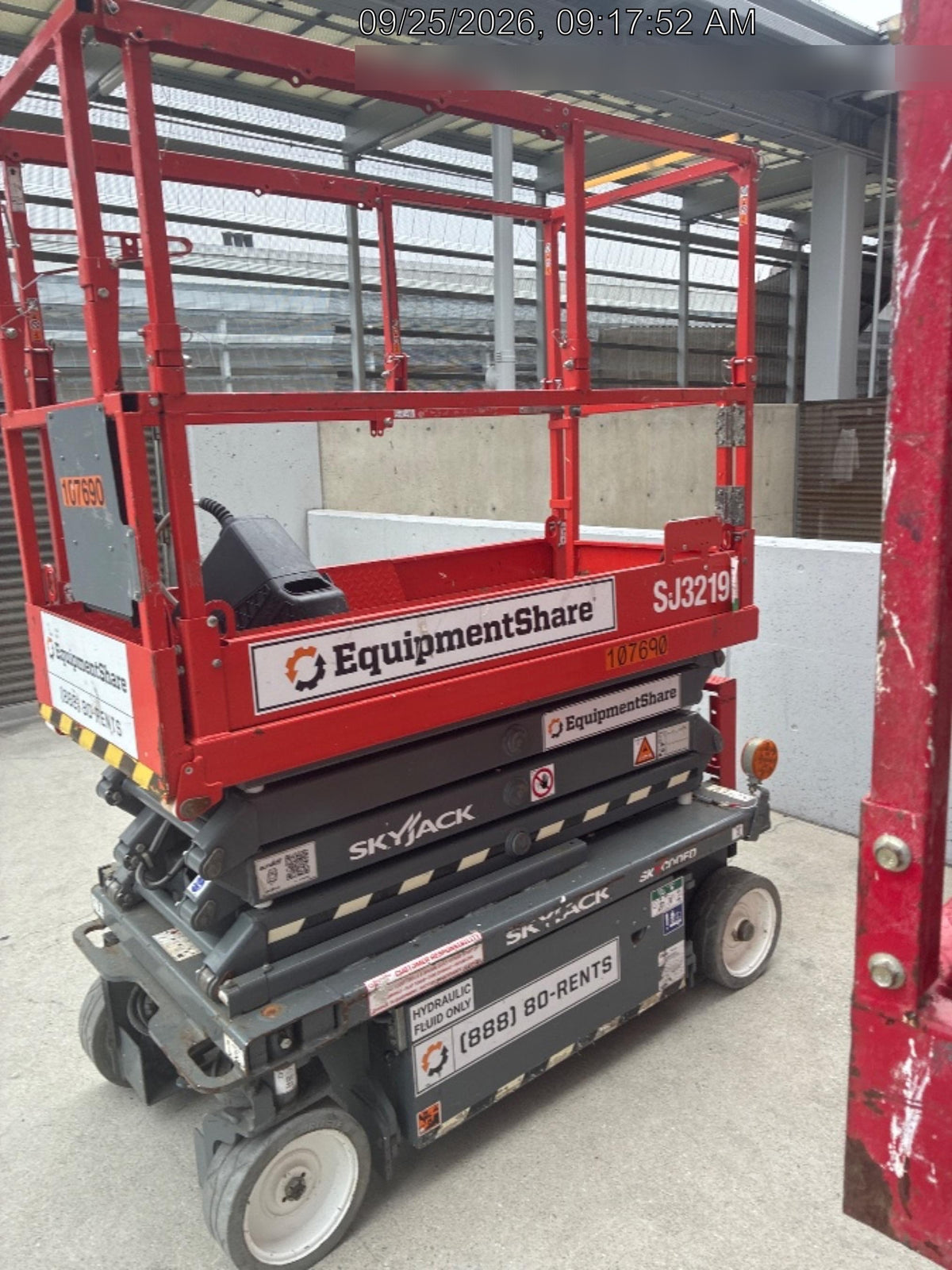 2020 Skyjack SJIII-3219 Solid NM Tires, Half height spring hinged entry gate, Dual Beacons, 800W Inverter