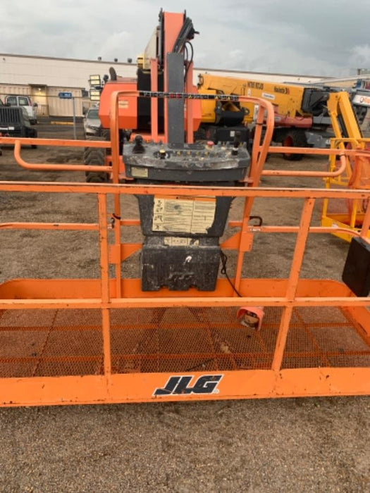 2019 JLG 800AJ