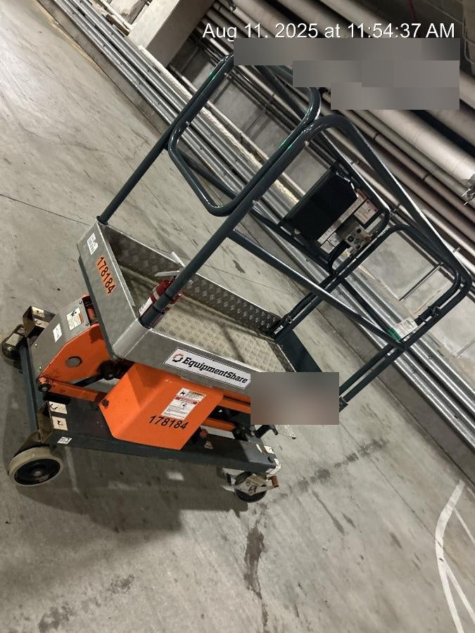 2021 JLG 1030P