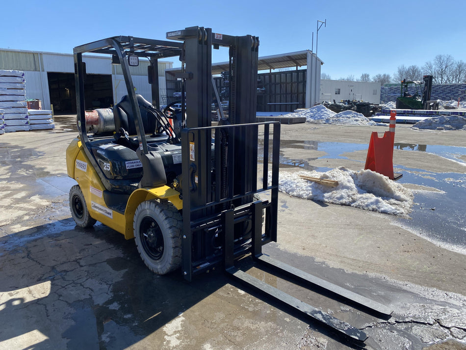 2022 KOMATSU FG25T-16