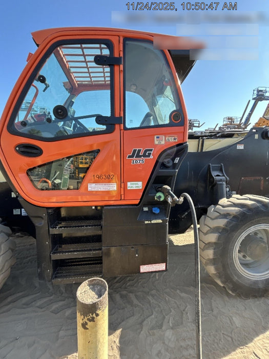 2021 JLG 1075