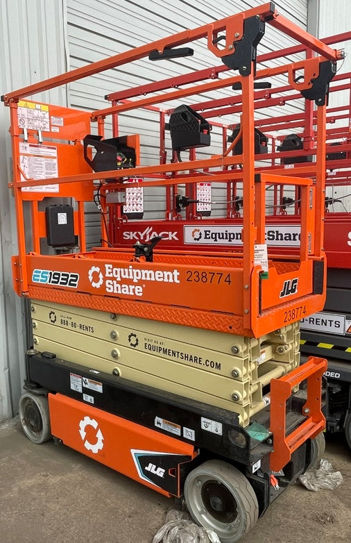 2022 JLG ES1932